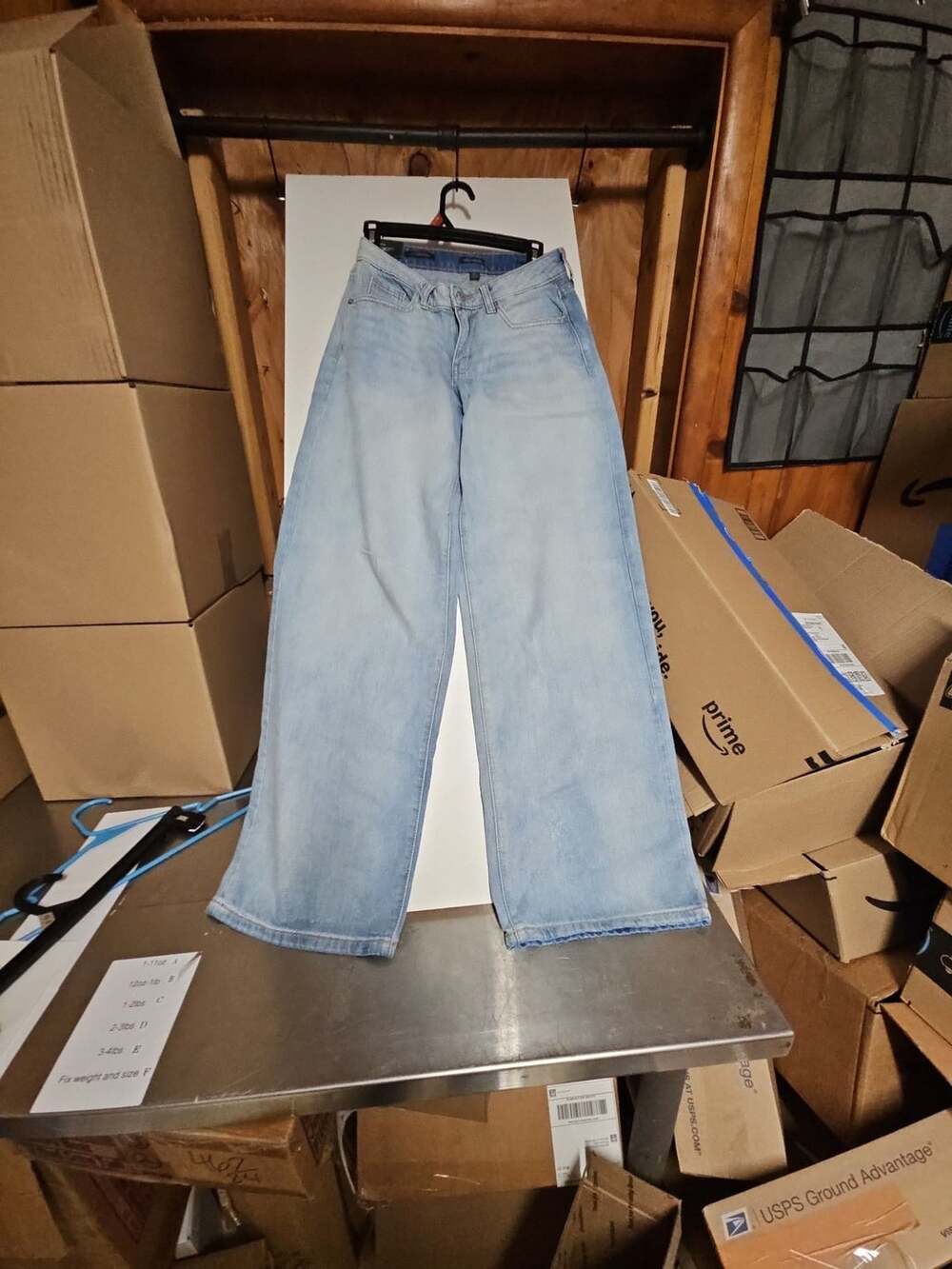 (431) Wild Fable Low-Rise Baggy Jeans Size 2 / 31" Inseam Light Wash Rigid Denim
